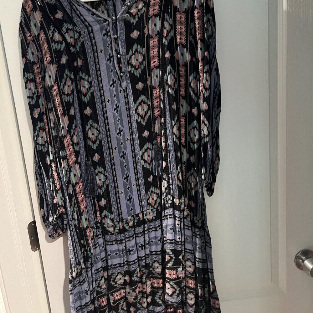 Holding horse size M dress